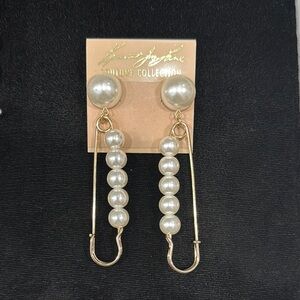 Elegant Gold and Pearl Earrings